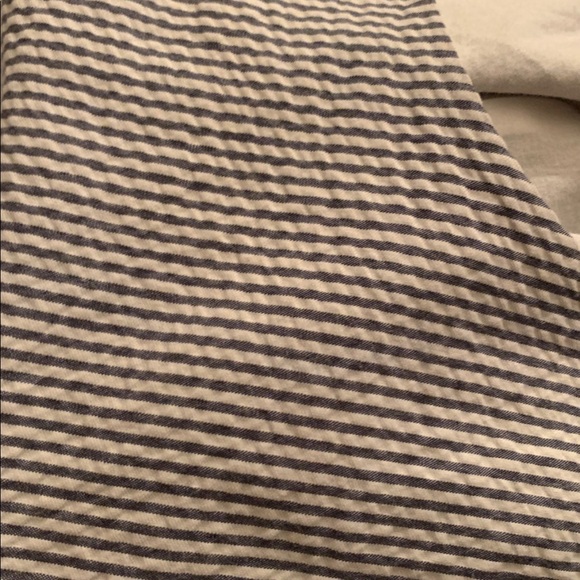 Gap Fit-n-Flare Seersucker Dress w/Pockets - Picture 4 of 9